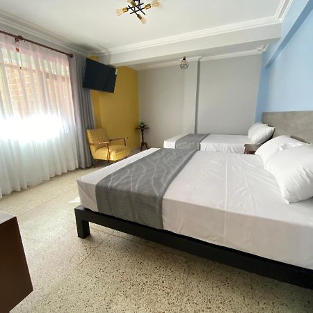 Izza Hotel Кочабамба Екстериор снимка
