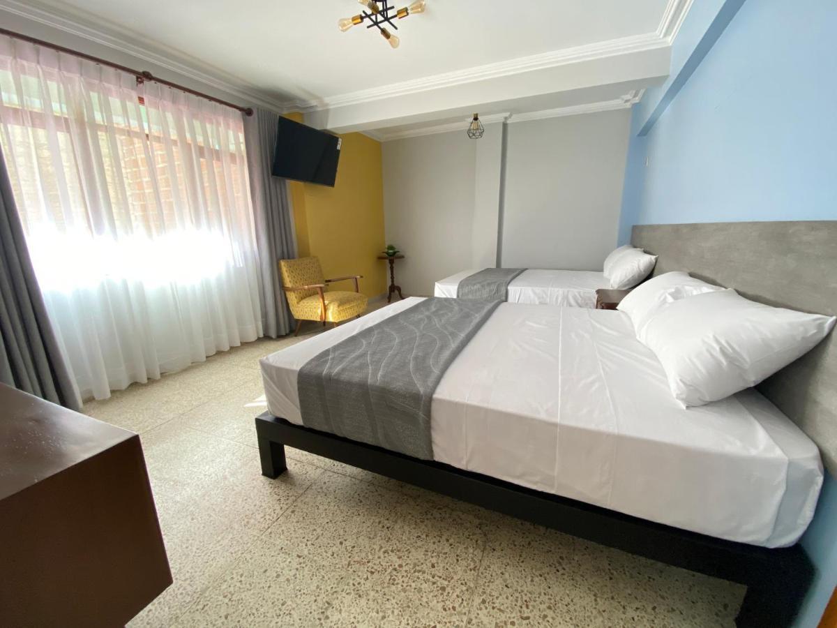 Izza Hotel Кочабамба Екстериор снимка