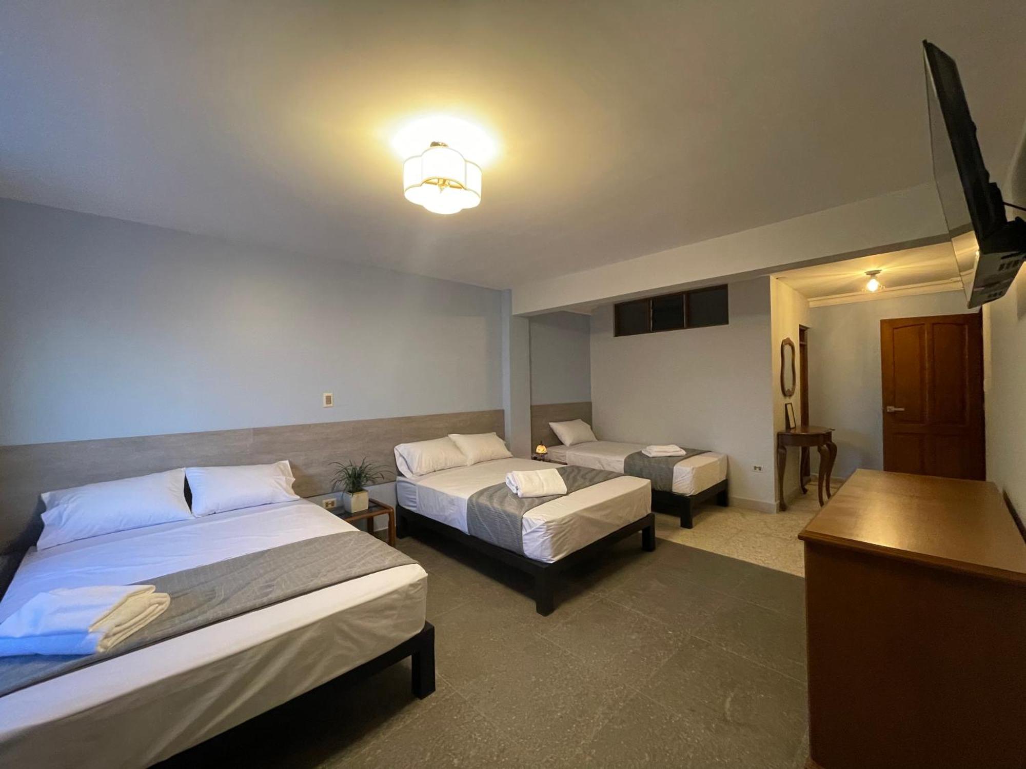 Izza Hotel Кочабамба Екстериор снимка