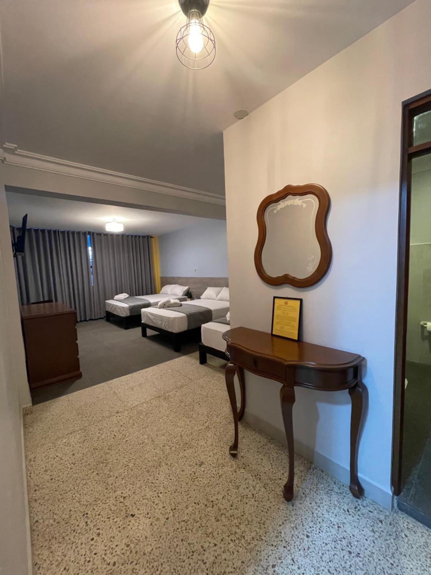 Izza Hotel Кочабамба Екстериор снимка