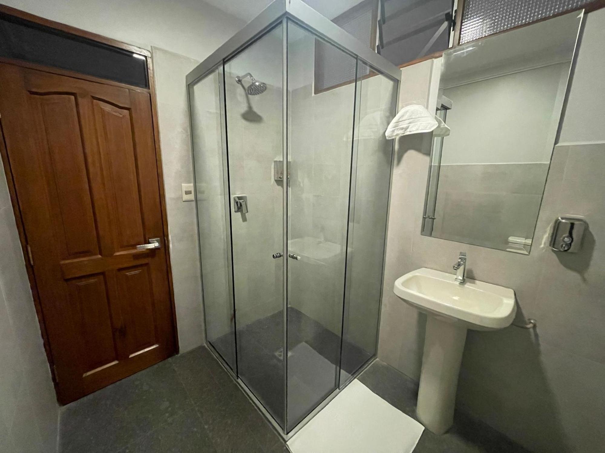 Izza Hotel Кочабамба Екстериор снимка