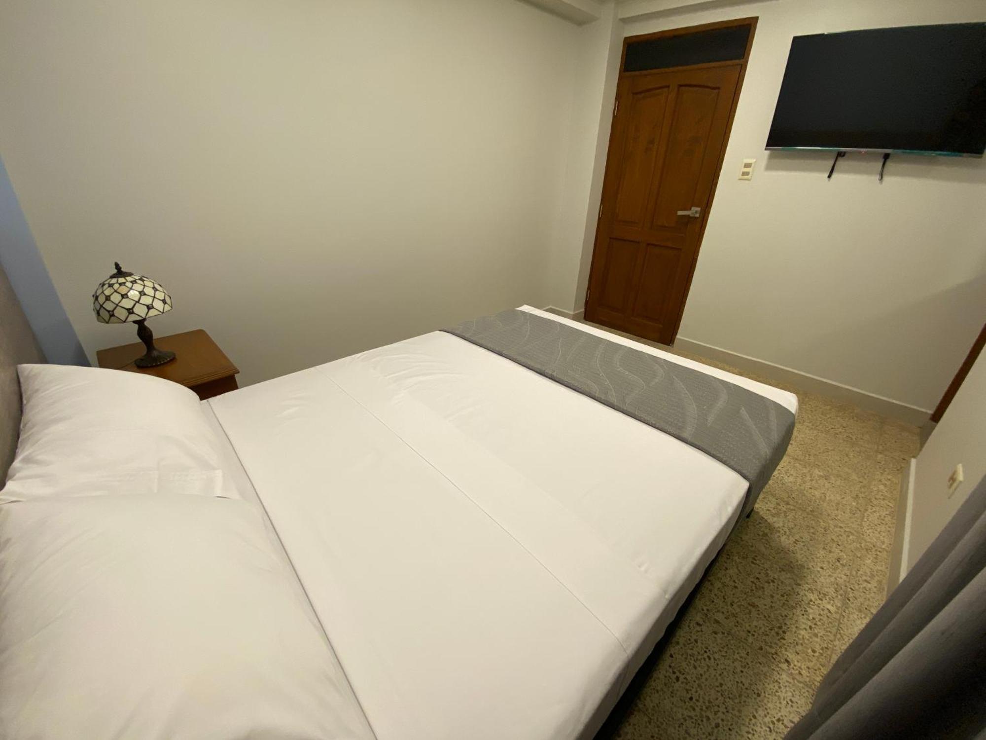 Izza Hotel Кочабамба Екстериор снимка