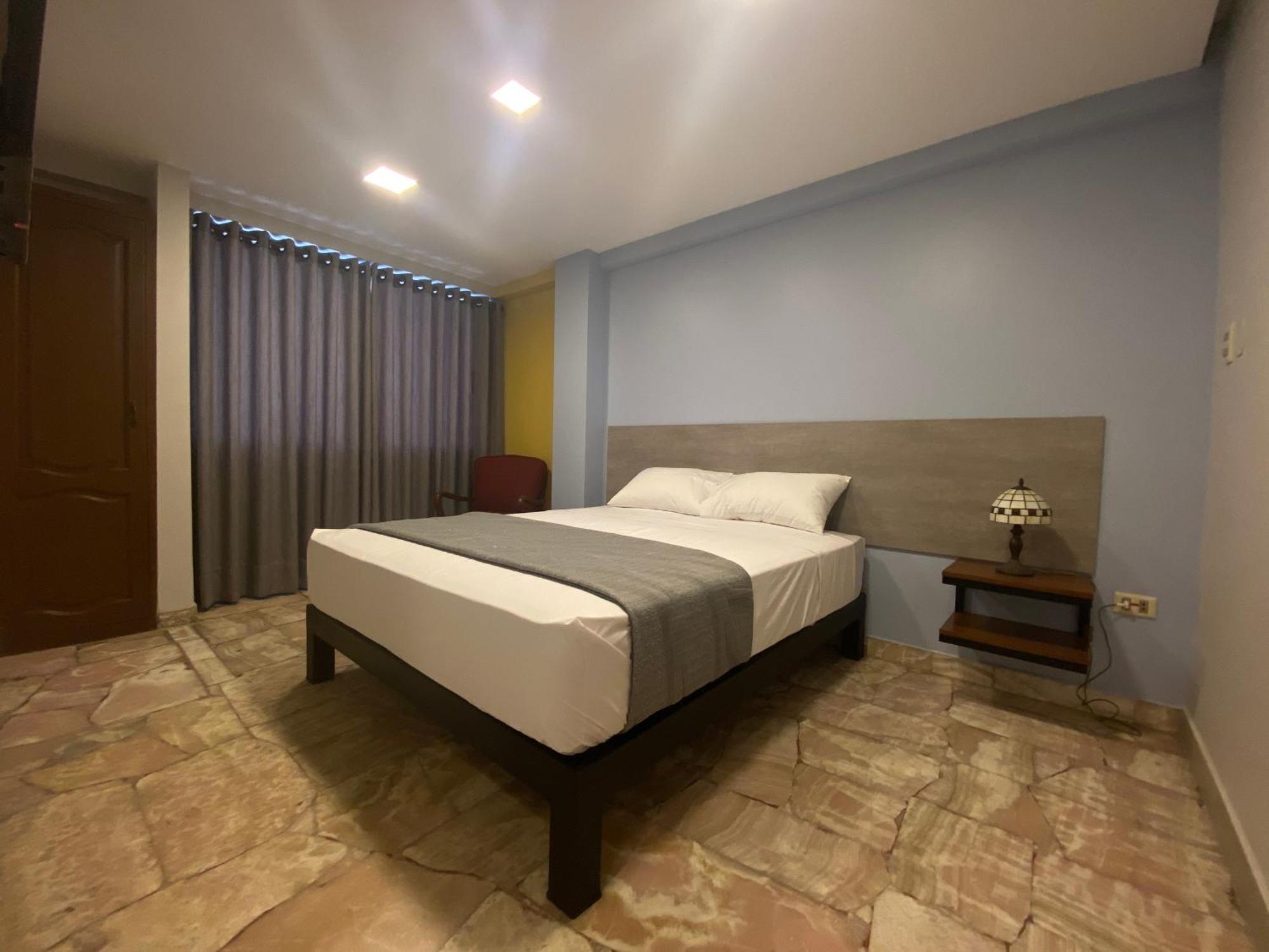 Izza Hotel Кочабамба Екстериор снимка