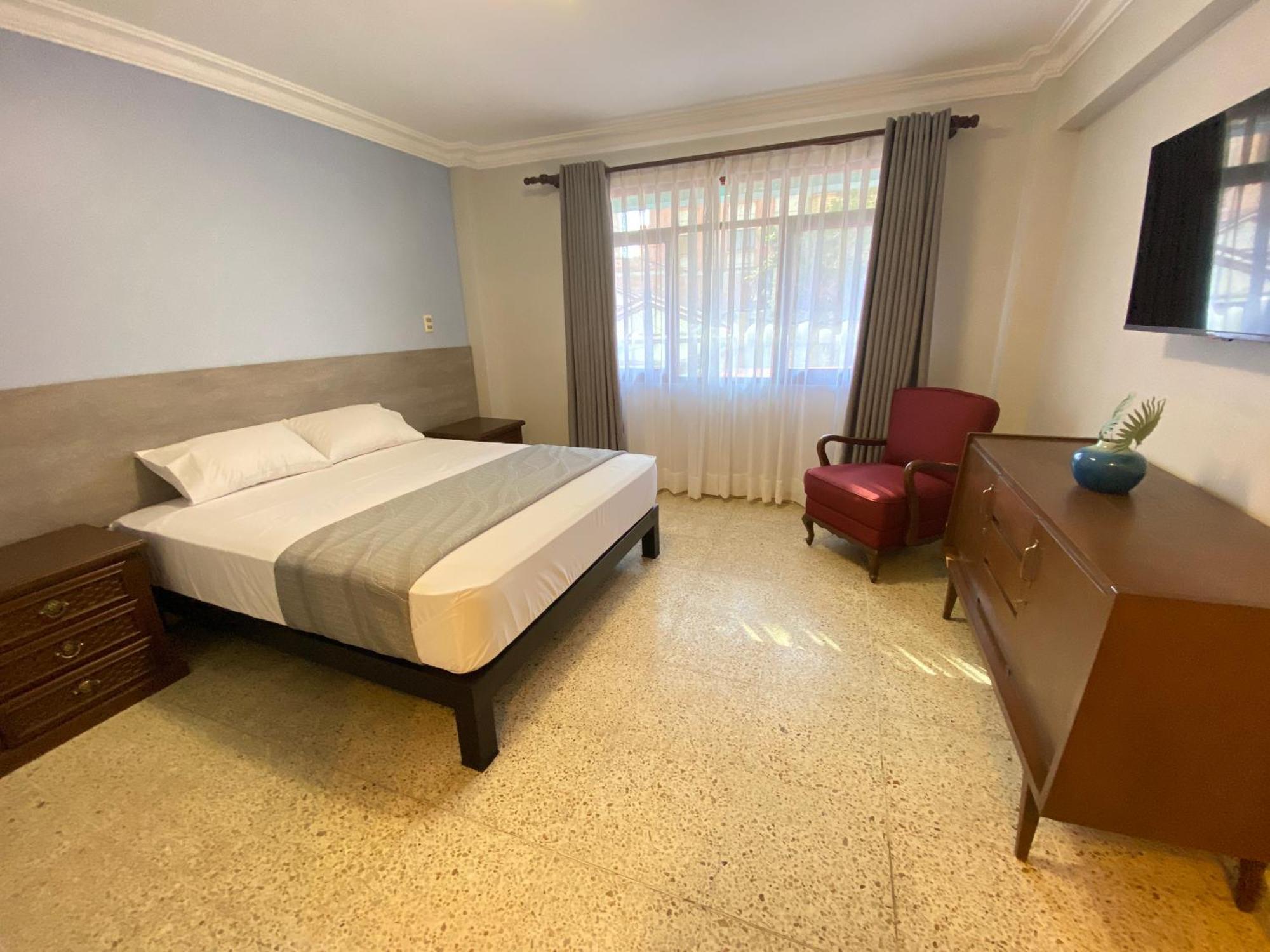 Izza Hotel Кочабамба Екстериор снимка
