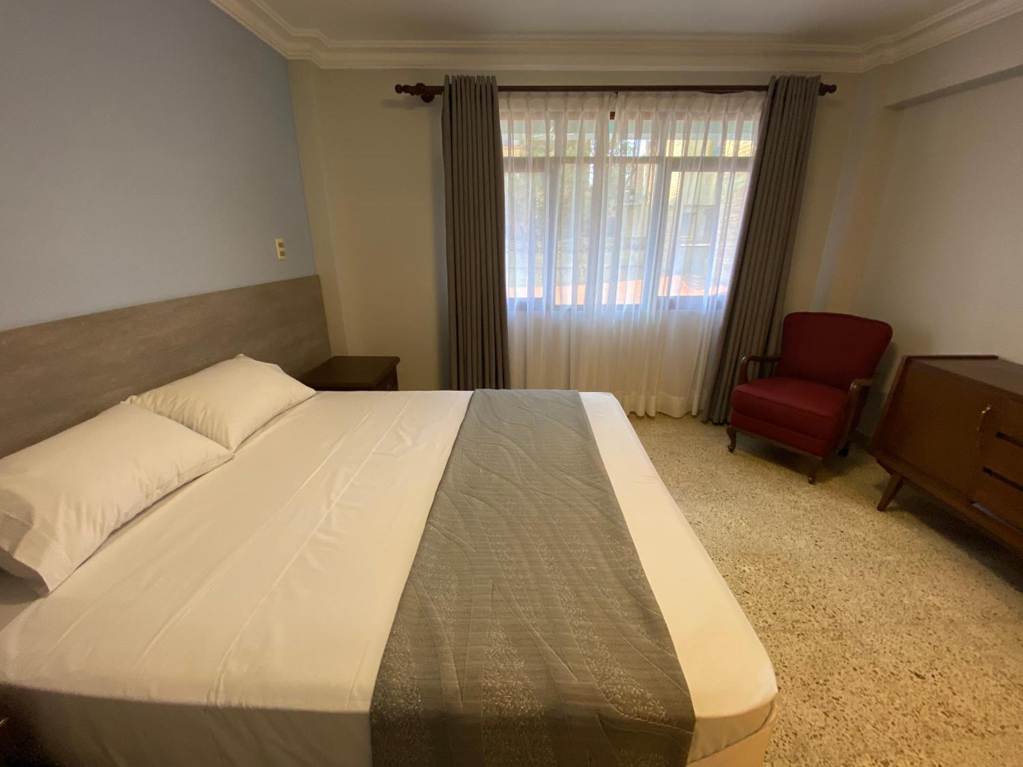 Izza Hotel Кочабамба Екстериор снимка