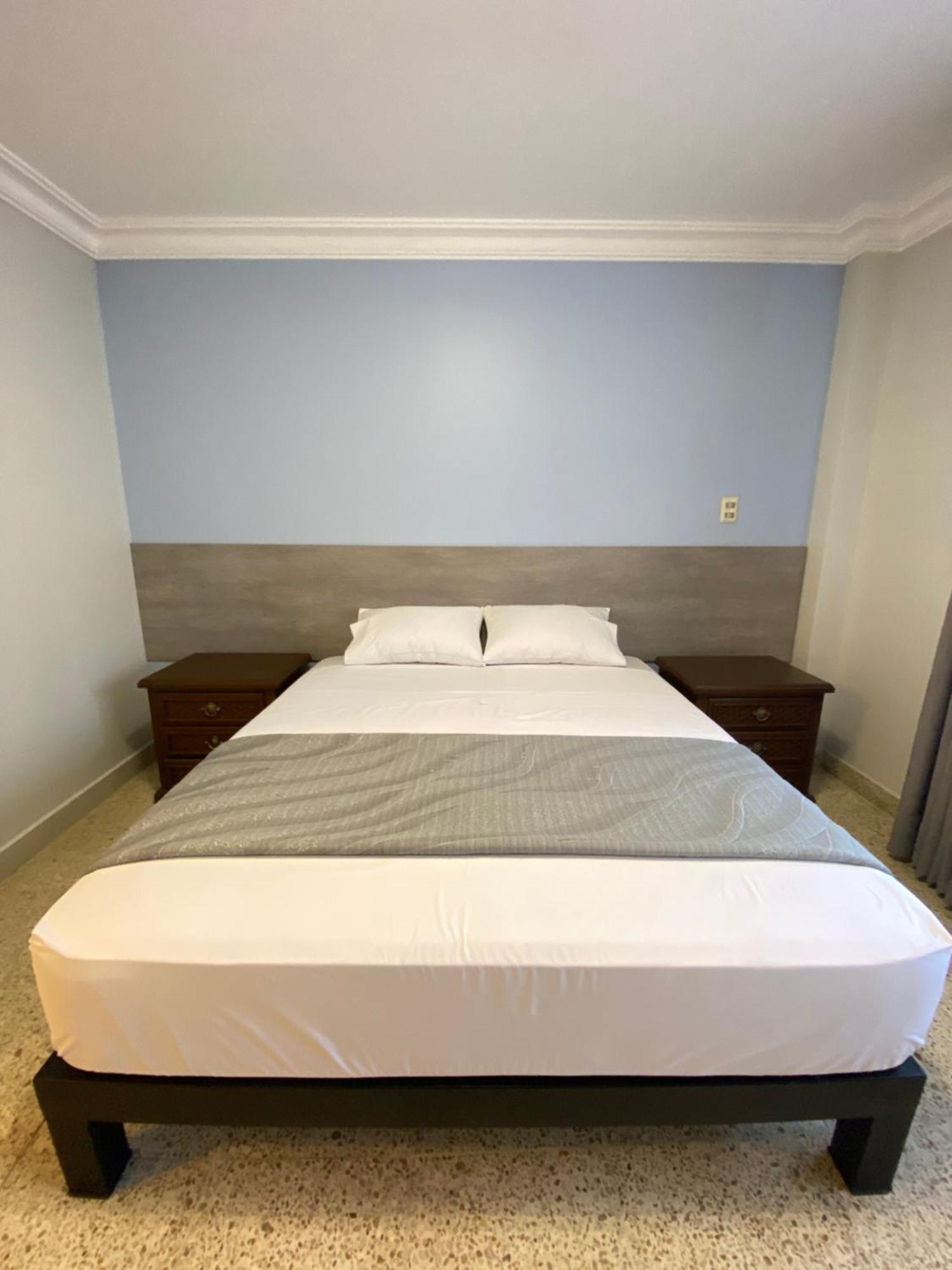 Izza Hotel Кочабамба Екстериор снимка